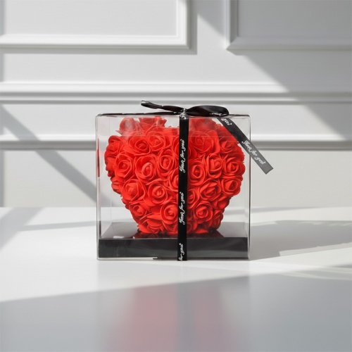 Milý trvácny valentínsky darček - červené srdiečko z penových ruží, ktoré určite poteší.