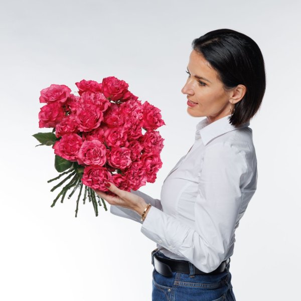 Kytica luxusných ružových ruží