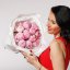 Romantická kytica z jemne ružových pivoniek je ideálnym darček na Valentín. Romantická kytica z jemne ružových pivoniek je ideálnym darček na Valentín.