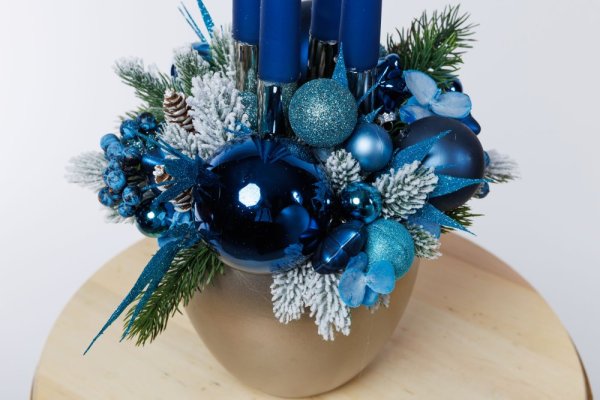 Elegantný adventný aranžmán, modrý - Variant aranžmánu: bez sviečok Elegantný adventný aranžmán, modrý - Variant aranžmánu: bez sviečok