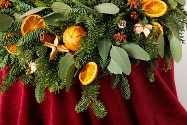 prírodný adventný veniec so sušeným prírodninami 