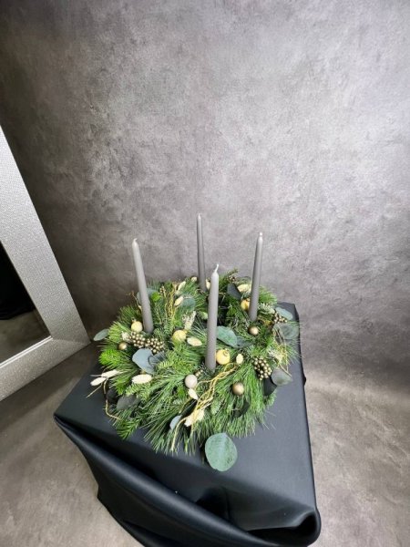 ručne vyrobený adventný veniec 