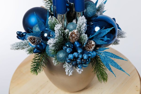 Elegantný adventný aranžmán, modrý - Variant aranžmánu: bez sviečok Elegantný adventný aranžmán, modrý - Variant aranžmánu: bez sviečok