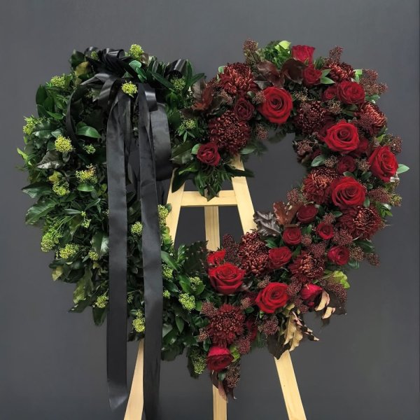 Elegantný smútočný veniec - Bordové srdce
