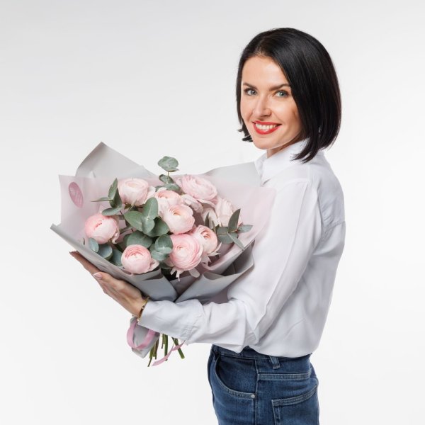 Jemná krásna kytička z ranunculusov.