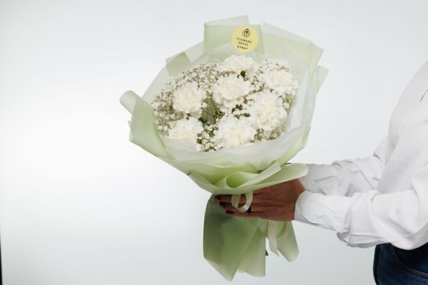 Karafiáty aj gypsomilka vynikajú dlhou životnosťou, preto vás kytička bude tešiť veľmi dlho.