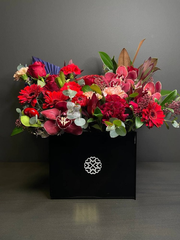 E-shop Kvetinový box - výber floristu, čierny